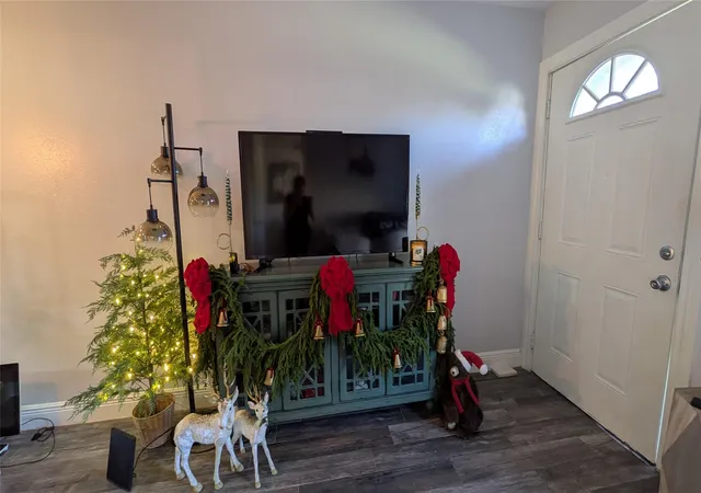 Listing Photo 5 - Condo for sale in building located at 6102 Harbrook Dr, Houston, TX 77087