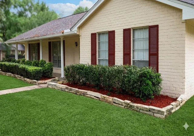 Photo 1 of Single family home for sale at 809 Glen Holw Dr, Conroe, TX 77385 | MLS# 57997523 | Listing updated on 2026-08-25