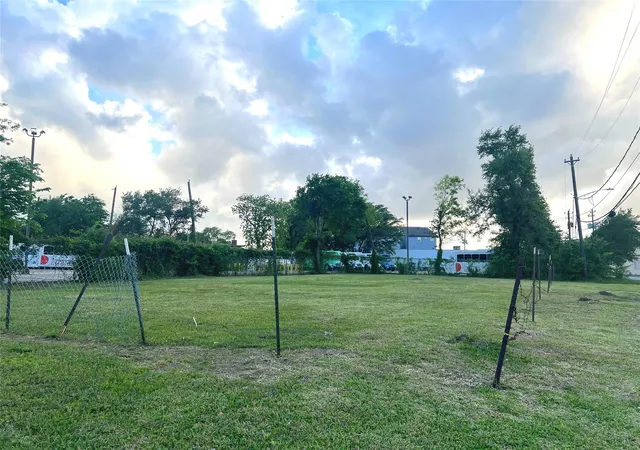 Photo 3 of Land for sale at 2002 Telephone Rd, Houston, TX 77023 | MLS# 59223584 | Listing updated on 2026-05-06