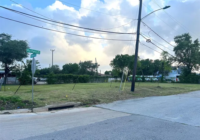 Photo 3 of Land for sale at 2002 Telephone Rd, Houston, TX 77023 | MLS# 59223584 | Listing updated on 2026-05-06