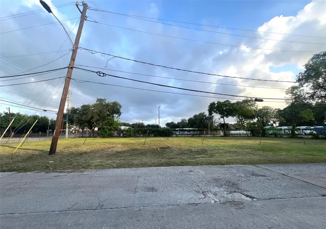 Photo 4 of Land for sale at 2002 Telephone Rd, Houston, TX 77023 | MLS# 59223584 | Listing updated on 2026-05-06
