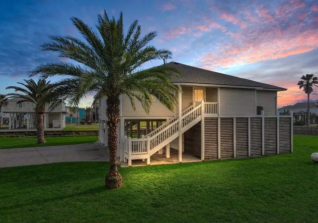 Photo 2 of Single family home for sale at 2946 Laguna Dr, Port Bolivar, TX 77650 | MLS# 94860979 | Listing updated on 2026-08-31