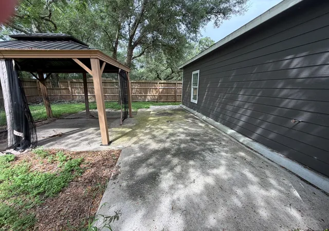 Photo 4 of Single family home for sale at 104 Mesquite St, Louise, TX 77455 | MLS# 4954130 | Listing updated on 2026-08-20