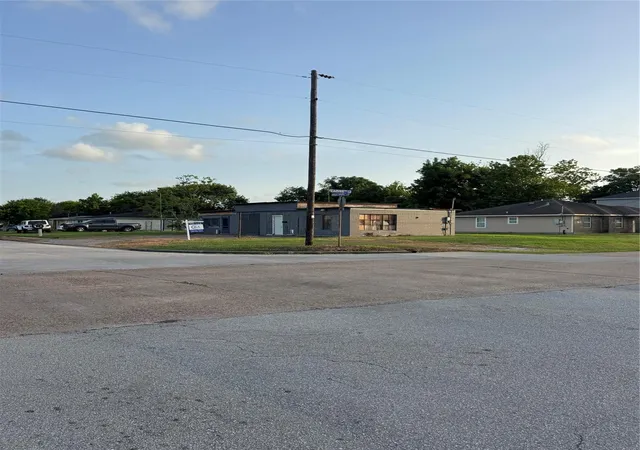 1st image of 3 S Westward St, Texas City, TX 77591 | MLS# 42675123