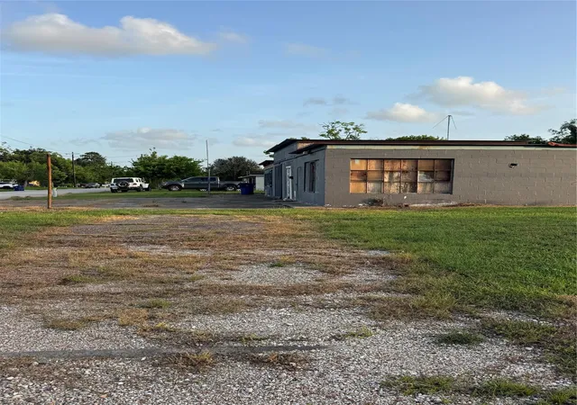 2nd image of 3 S Westward St, Texas City, TX 77591 | MLS# 42675123