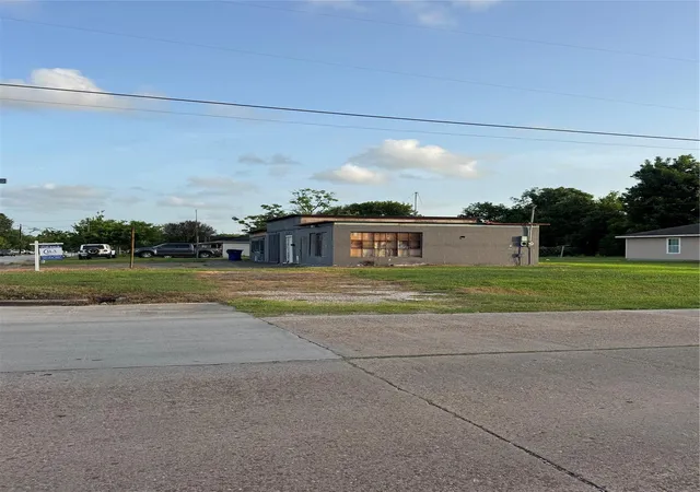 4th image of 3 S Westward St, Texas City, TX 77591 | MLS# 42675123