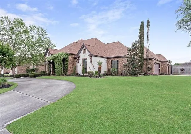 Photo 2 of Single family home for sale at 101 Sir Cameron, Lumberton, TX 77657 | MLS# 10379249 | Listing updated on 2026-10-06