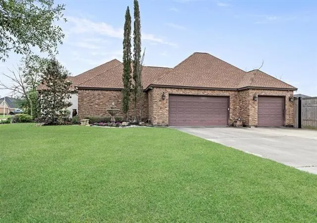 Photo 3 of Single family home for sale at 101 Sir Cameron, Lumberton, TX 77657 | MLS# 10379249 | Listing updated on 2026-10-06