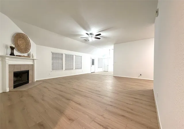 Photo 3 of Single family home for sale at 18917 Harbor Side Blvd, Montgomery, TX 77356 | MLS# 40152196 | Listing updated on 2026-08-28