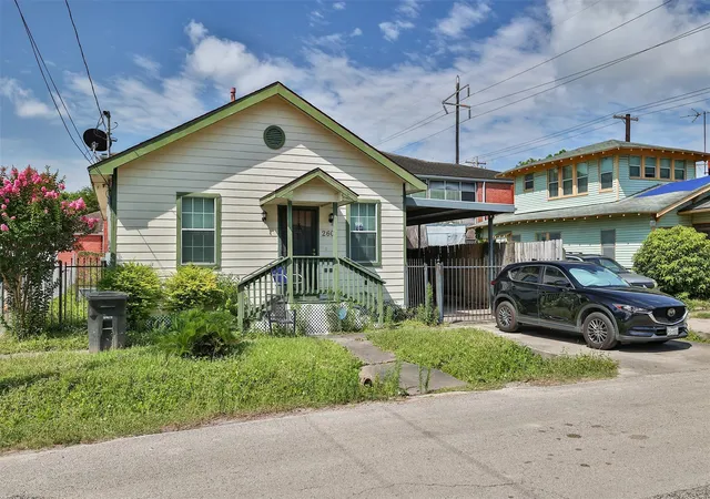 2nd image of 2604 Tuam St, Houston, TX 77004 | MLS# 70946105