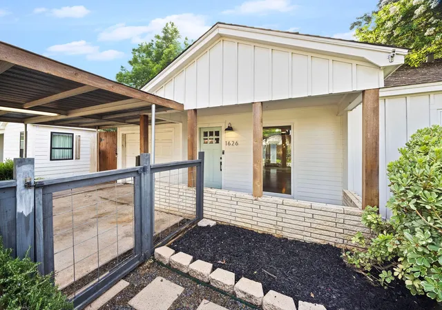 Photo 2 of Single family home for sale at 1626 Walton St, Houston, TX 77009 | MLS# 79055648 | Listing updated on 2026-08-22