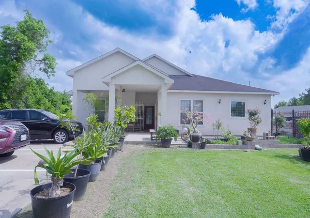 Photo 1 of Single family home for sale at 3243 Essie Rd, Houston, TX 77086 | MLS# 18326421 | Listing updated on 2026-05-21
