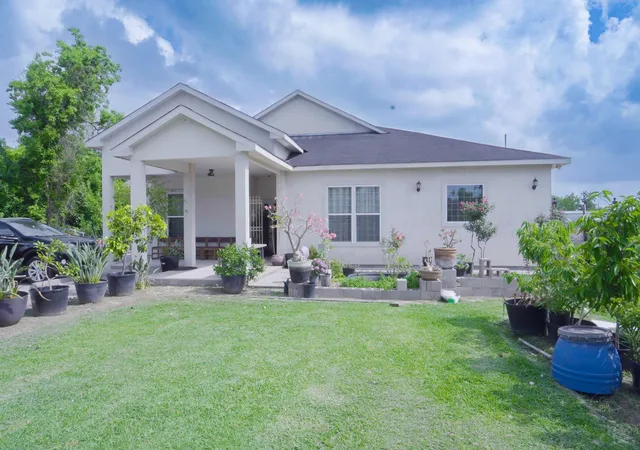 Photo 4 of Single family home for sale at 3243 Essie Rd, Houston, TX 77086 | MLS# 18326421 | Listing updated on 2026-05-21
