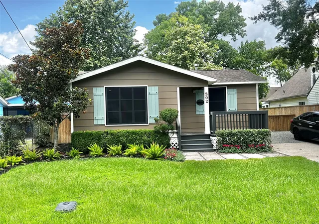 1st image of 202 Fannin St, Tomball, TX 77375 | MLS# 65301769