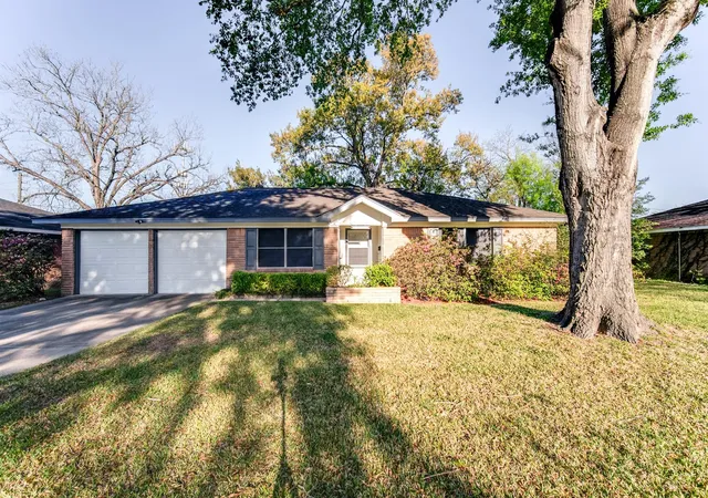 Photo 2 of Sale Pending at 12331 Atwell Dr, Houston, TX 77035 | MLS# 12571749 | Listing updated on 2026-09-08