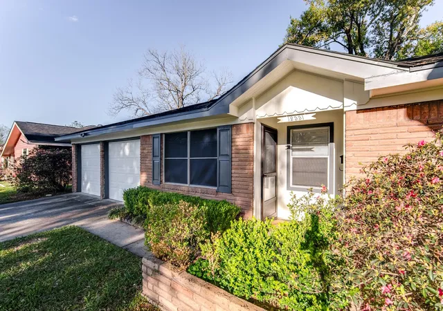 Photo 3 of Sale Pending at 12331 Atwell Dr, Houston, TX 77035 | MLS# 12571749 | Listing updated on 2026-09-08