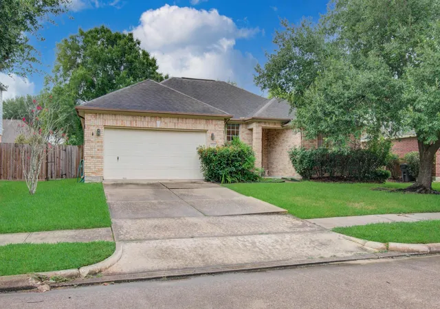 2nd image of 7107 Trimstone Dr, Pasadena, TX 77505 | MLS# 61317025