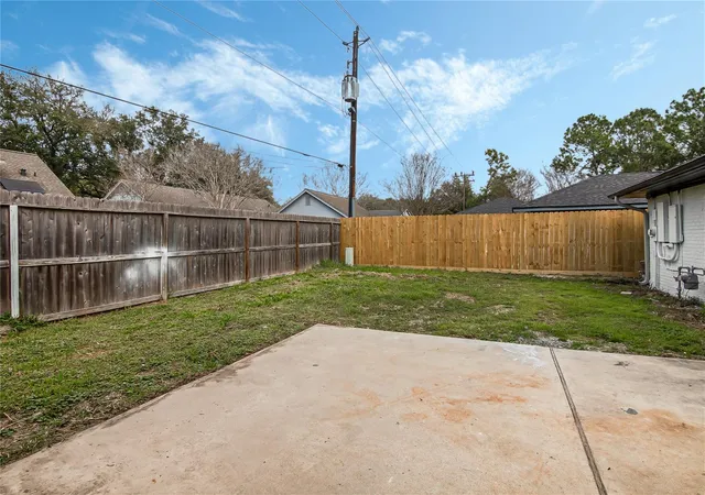 Photo 2 of Single family home for sale at 2009 N Palm Ct, Pasadena, TX 77502 | MLS# 80508344 | Listing updated on 2026-07-23