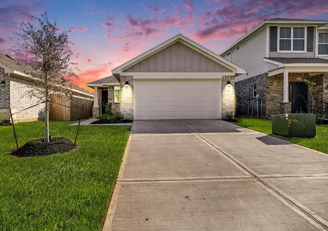 1st image of 4401 West Bayou Maison Cir, Dickinson, TX 77539 | MLS# 17282056
