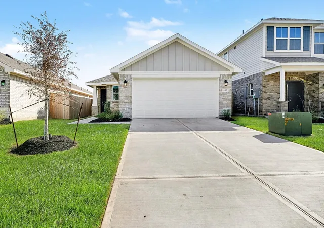 2nd image of 4401 West Bayou Maison Cir, Dickinson, TX 77539 | MLS# 17282056