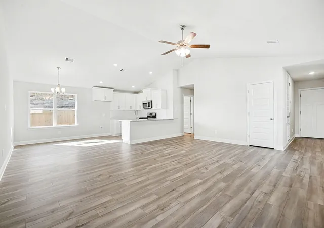 5th image of 4401 West Bayou Maison Cir, Dickinson, TX 77539 | MLS# 17282056