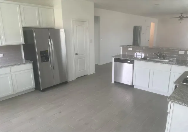 4th image of 8111 Royal Palm Ct, Fulshear, TX 77441 | MLS# 76438764