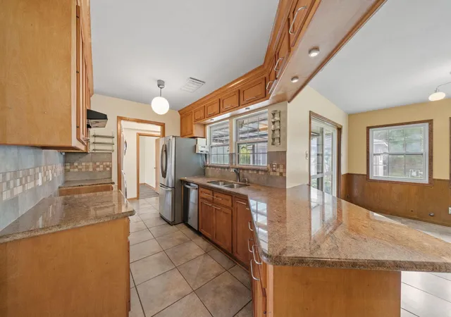 Photo 1 of Single family home for sale at 2707 Droxford Dr, Houston, TX 77008 | MLS# 7808198 | Listing updated on 2026-09-19