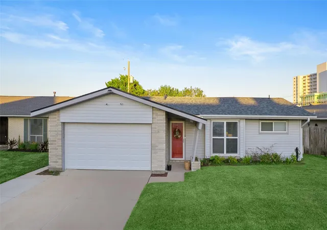 Photo 2 of Single family home for sale at 3508 80th Street, Galveston, TX 77551 | MLS# 12097849 | Listing updated on 2026-08-03