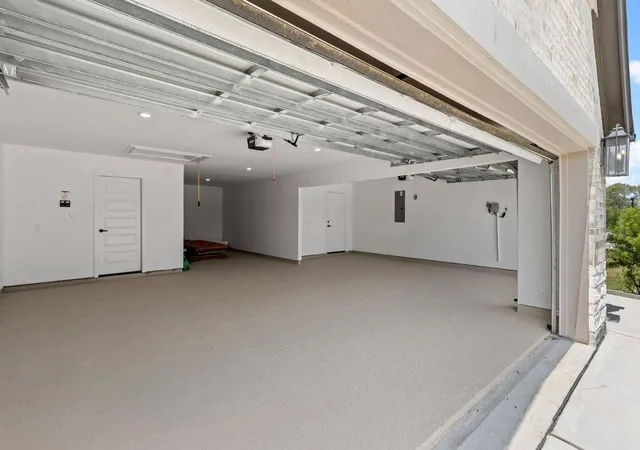 Photo 4 of Single family home for sale at 12122 Grassy Bnd Dr, Mont Belvieu, TX 77523 | MLS# 21507699 | Listing updated on 2026-09-19