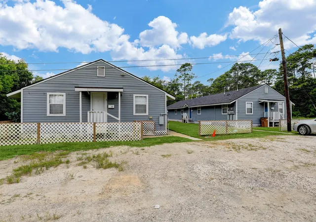 1st image of 2322 Central St, Dickinson, TX 77539 | MLS# 93667001