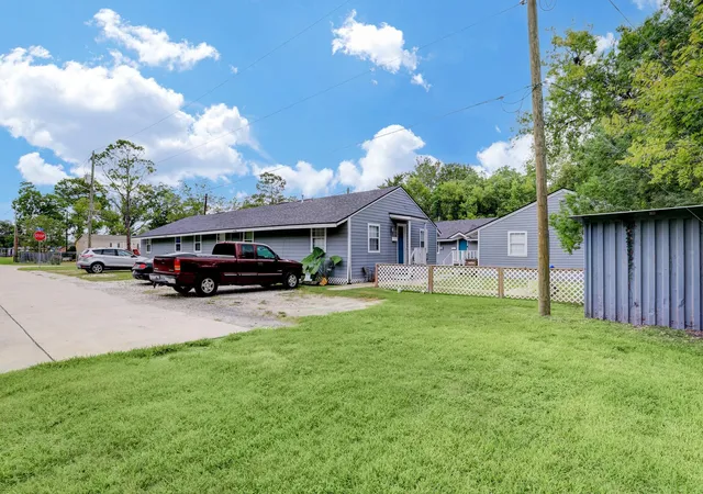 4th image of 2322 Central St, Dickinson, TX 77539 | MLS# 93667001