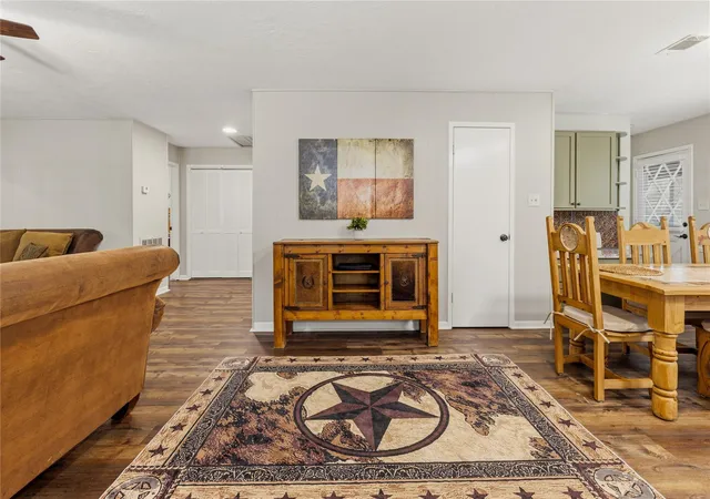 Photo 3 of Sale Pending at 61 Southwood Forest Rd, Huntsville, TX 77340 | MLS# 95395806 | Listing updated on 2026-10-06