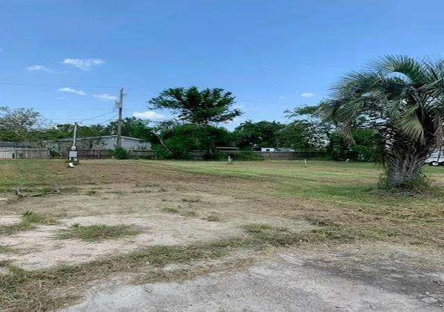 2nd image of 157 Cossin Rd, Angleton, TX 77515 | MLS# 54082077