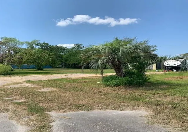 Photo 3 of Sale Pending at 157 Cossin Rd, Angleton, TX 77515 | MLS# 54082077 | Listing updated on 2026-09-13