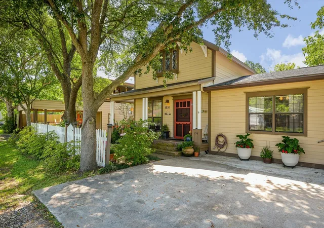 Homes for sale in Bacliff, TX | 1021 Ave Avenue E, Bacliff, TX 77518 | MLS# 44950155