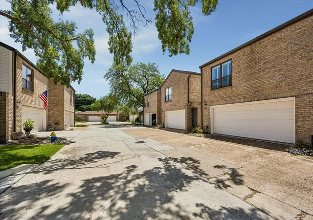 24th image of 2555 Bering Dr #11, Houston, TX 77057 | MLS# 11555745