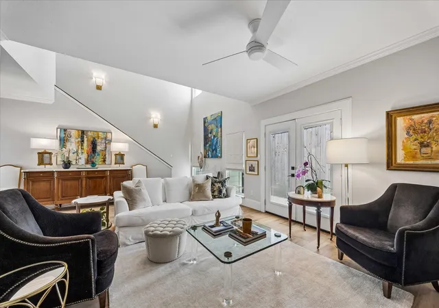 3rd image of 2555 Bering Dr #11, Houston, TX 77057 | MLS# 11555745