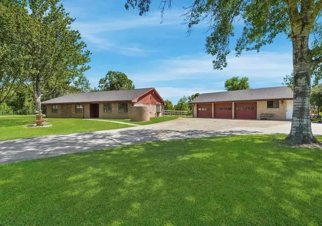 1st image of 16101 Bluebird St, Santa Fe, TX 77517 | MLS# 85158068