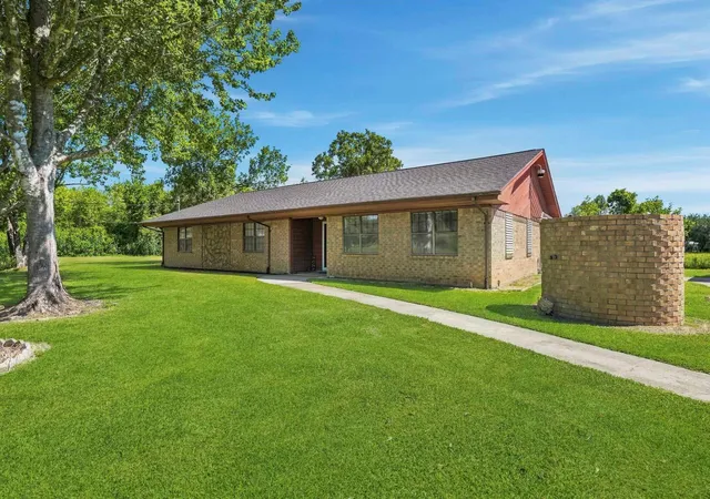2nd image of 16101 Bluebird St, Santa Fe, TX 77517 | MLS# 85158068