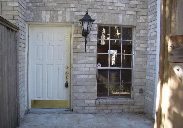 Homes for sale in Houston, TX | 4001 Tanglewilde St #811, Houston, TX 77063 | MLS# 91892243