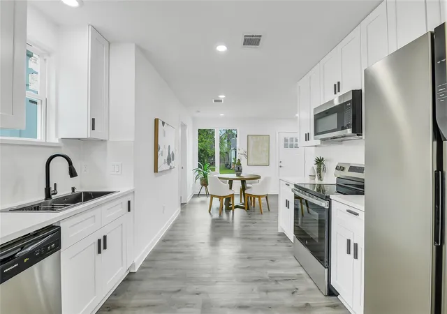 Photo 2 of Single family home for sale at 110 Harris Ct, Houston, TX 77009 | MLS# 70003029 | Listing updated on 2026-09-15