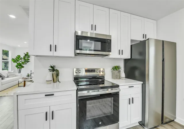 Photo 3 of Single family home for sale at 110 Harris Ct, Houston, TX 77009 | MLS# 70003029 | Listing updated on 2026-09-15