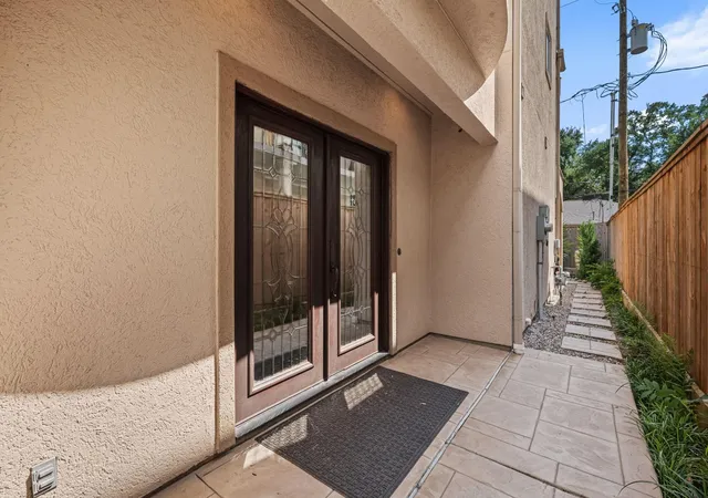 3rd image of 6615 Wanita Pl, Houston, TX 77007 | MLS# 91657105