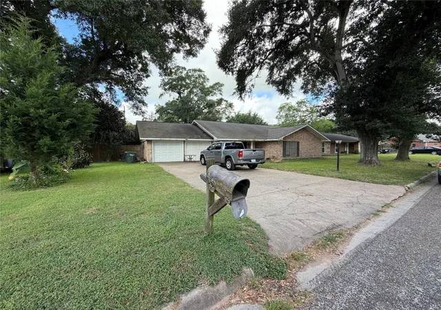 Photo 3 of Single family home for sale at 1429 Circle Dr, Sealy, TX 77474 | MLS# 7903683 | Listing updated on 2026-08-28