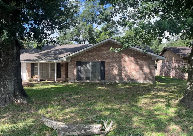 Photo 3 of Single family home for sale at 1429 Circle Dr, Sealy, TX 77474 | MLS# 7903683 | Listing updated on 2026-08-28