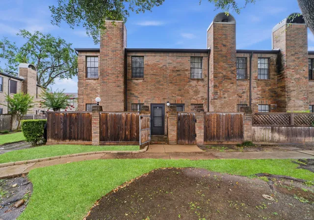 5th image of 9850 Pagewood Ln #1009, Houston, TX 77042 | MLS# 26897298
