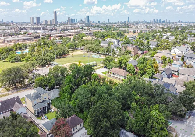 Photo 3 of Single family home for sale at 2434 White Oak Dr, Houston, TX 77009 | MLS# 9001753 | Listing updated on 2025-09-23