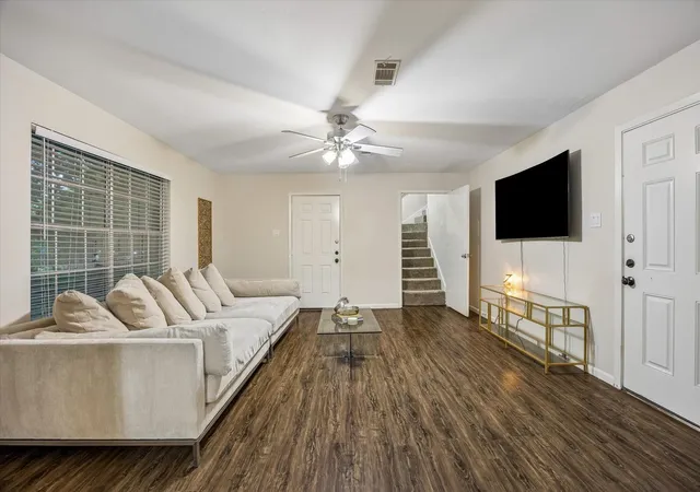4th image of 118 E Highland Ter, League City, TX 77573 | MLS# 8054810