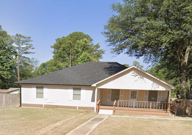 2nd image of 1011 Flanagan Dr, Longview, TX 75602 | MLS# 56696244