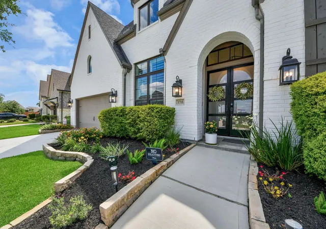 Photo 3 of Single family home for sale at 1711 Pleasant Grv Dr, Missouri City, TX 77459 | MLS# 8403021 | Listing updated on 2026-08-01